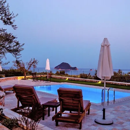 Aghios Sostis Sleeps 6 With Pool Air Con And Wifi Lithakia